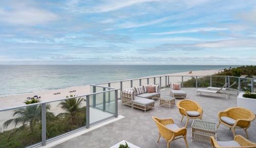 One-Bedroom Cadillac Suite with King and Sofa Bed