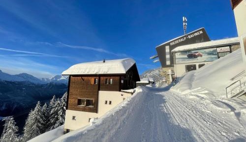 Apartment with Mountain View