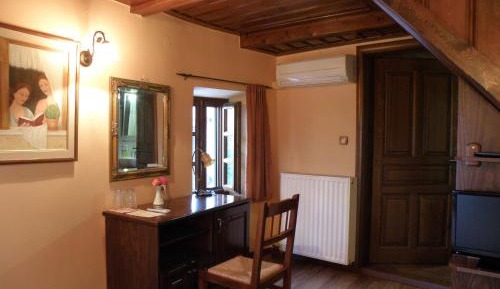 Economy Family Room with Meteora View