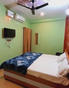 Deluxe Double Room (2 Adults + 1 Child)