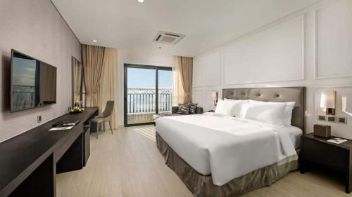 King Room with Balcony