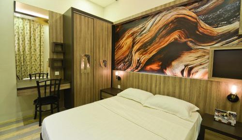 Deluxe Queen Room