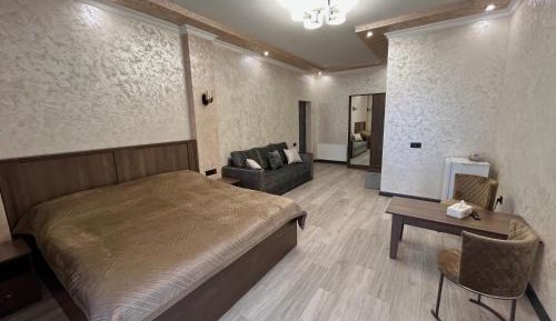 Deluxe Queen Suite