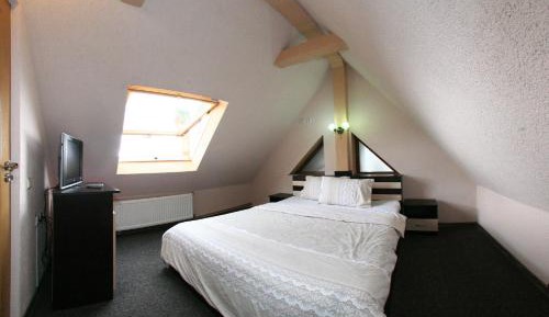 Twin Room with Shared Bathroom
