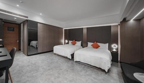 Deluxe Family Room