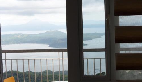 Apartment with Lake View