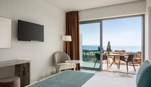 Deluxe Junior King Suite with Sea View