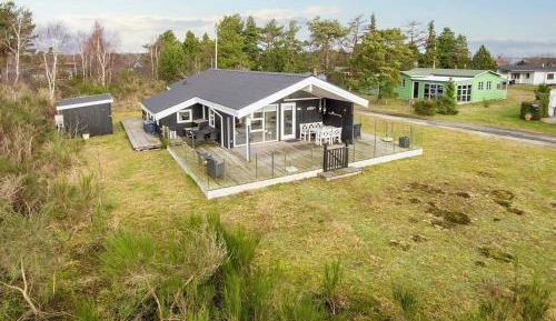 Three-Bedroom Holiday Home 
