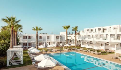 One-Bedroom Maisonette with Easy Pool Access