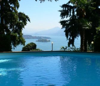 Apartment with Pool View 