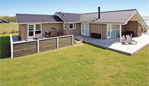 Three-Bedroom Holiday Home 