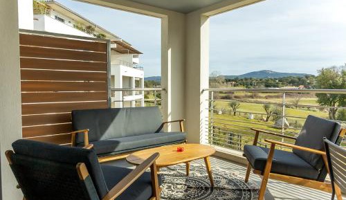 Apartment with Garden View