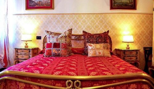 Standard Double Room with Shared Bathroom