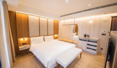 Deluxe Queen Room