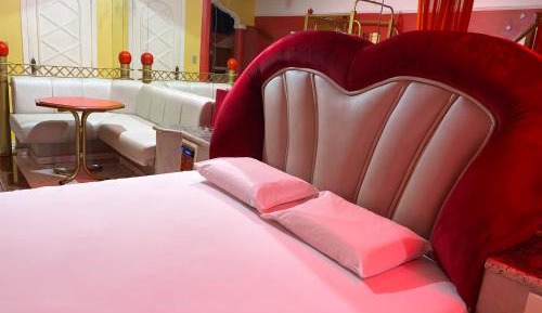 Deluxe Suite with Spa Bath