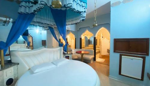 Deluxe Suite with Spa Bath