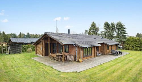 Three-Bedroom Holiday Home 