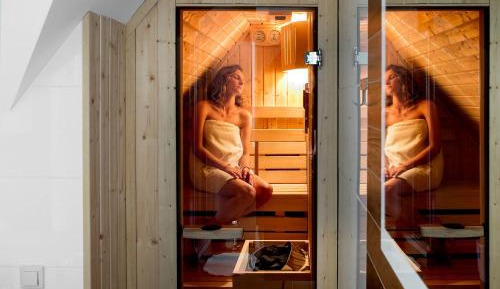 Two-Bedroom Apartment VIP with Sauna, Elevator & Garage