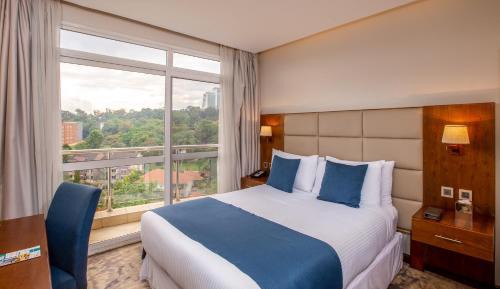 Deluxe Queen Room with Balcony