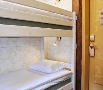 Small Room with Bunk Bed and Free Parking