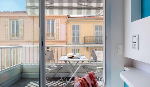 Standard Twin Room with Balcony