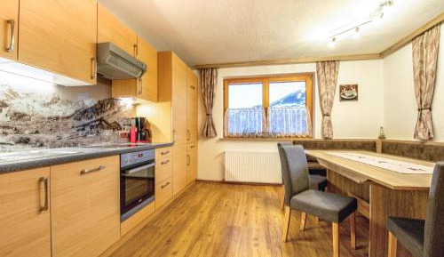 Apartment with Mountain View
