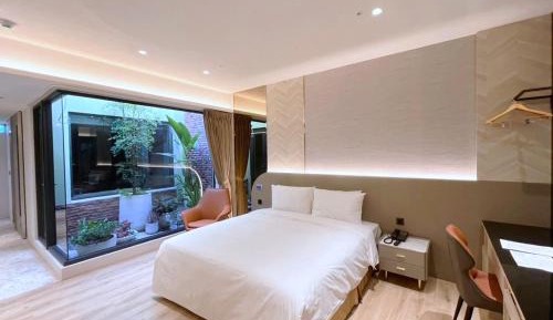 Villa with Garden View with Bathtub