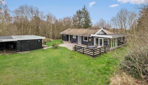 Three-Bedroom Holiday Home 