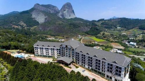 Apartment with Mountain View