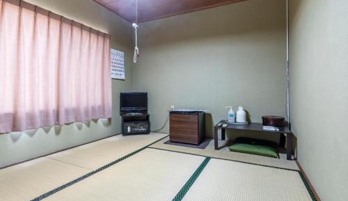 Standard Twin Room with Shared Bathroom
