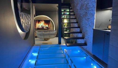 Suite with Hot Tub