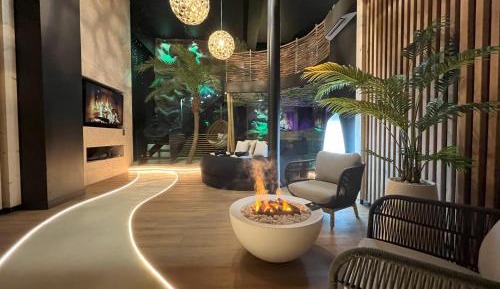 Suite with Hot Tub