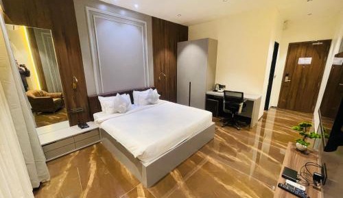 Superior Deluxe King Room