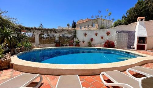 Apartment with Pool View 