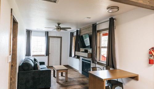 One Bedroom King Cottage with Fireplace
