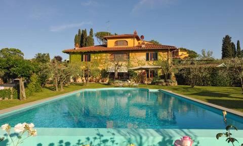 Villa with Garden View
