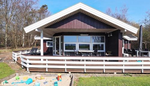 Three-Bedroom Holiday Home 