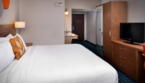 Guest Room with One King Bed and Sofa Bed 