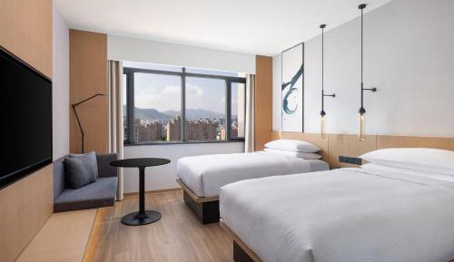 Standard Twin Room with City View