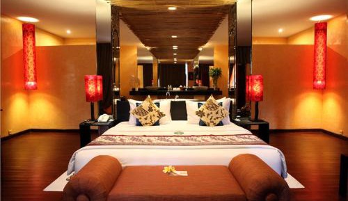Honeymoon Suite with Free Benefit