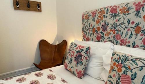 1st Floor Double room with Shared Bathroom 