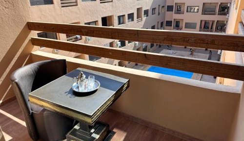 Apartment with Pool View 
