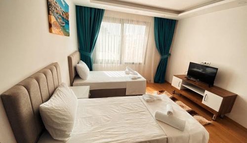 King Suite with Pool View