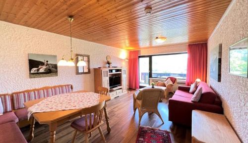 Apartment with Mountain View