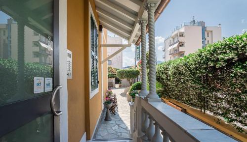 Studio with Sea View (2 Adults)