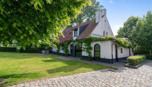 Villa with Garden View