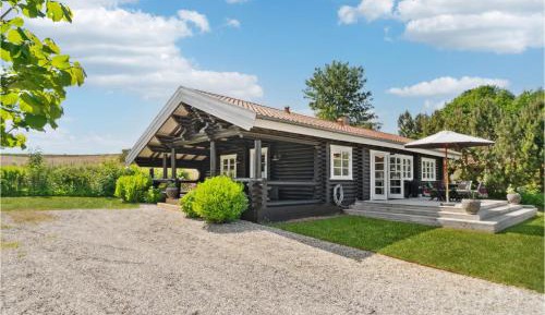 Three-Bedroom Holiday Home 