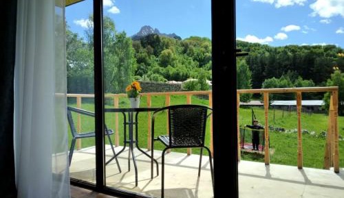 Apartment with Mountain View