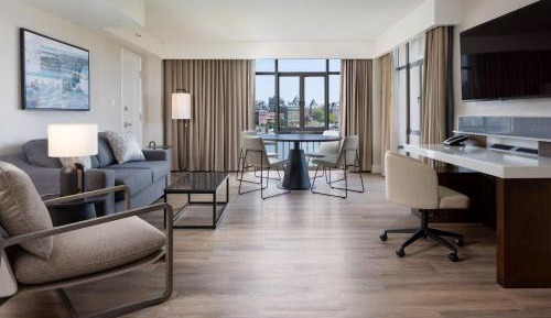 1 Bedroom Suite, 1 King, Sofa bed, Water view