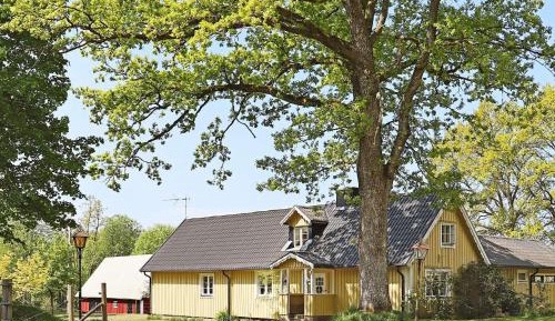 Three-Bedroom Holiday Home 